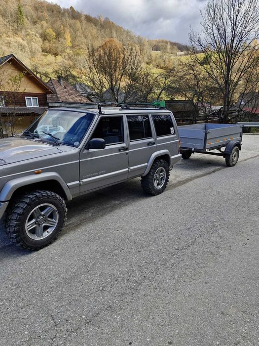 Vand JEEP CHEROKEE XJ an 2000 + Remorca 750 KG