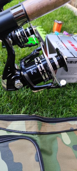 Set 2 Lansete Feeder Carbon Black Fox 3,90m,2 Mulinete X 6000,Geanta,Senzori,Suporți,Fir+2 Monturi+Matrita