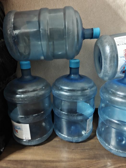 Диспенсер кулер для воды с бутылями