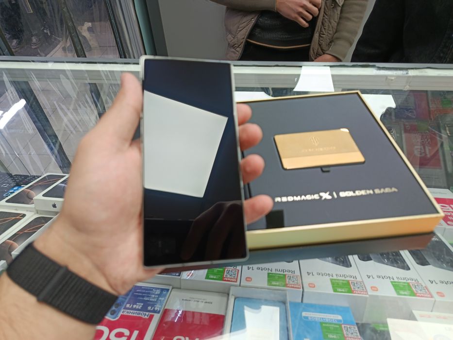 Продам б.у ZTE REDMAGIC 10PRO 24/1tb golden saga  в идеальном состояни