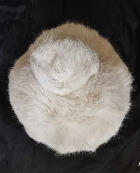 Caciula supradimensionata cu mot dama blana naturala hermelina alba