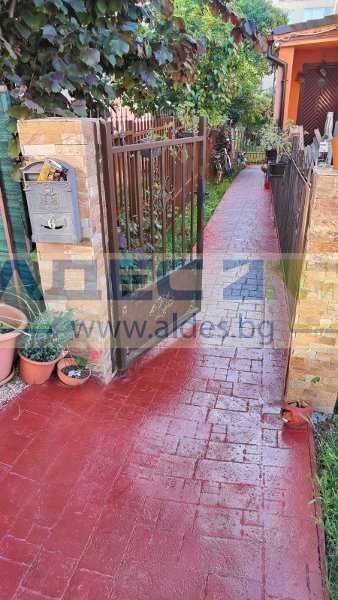 Ремонтиран, обзаведен, с две спални, в Овча Купел