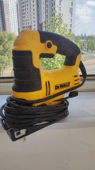 Лобзик DeWALT DWE349