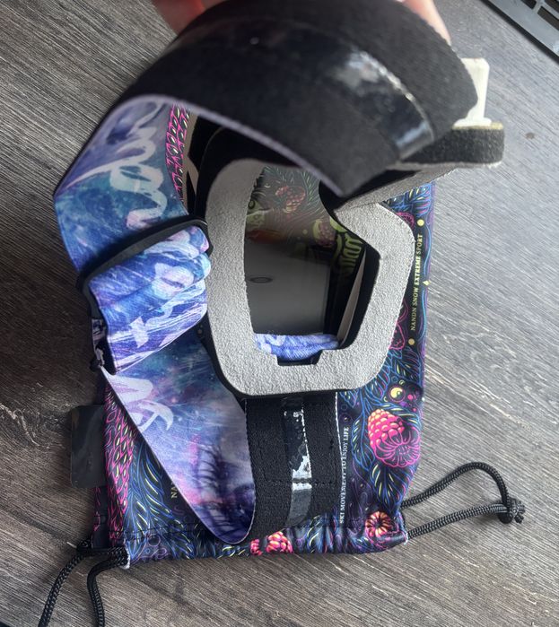 Продам маску сноубордическую