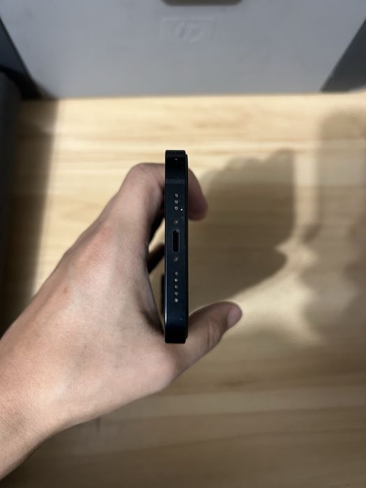 Продам Iphone 13