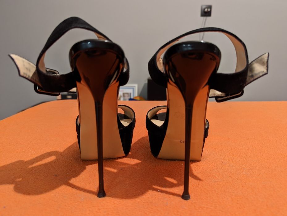 Продам босоножки BASCONI