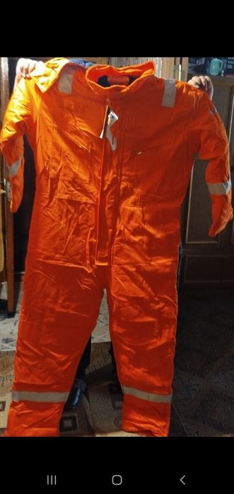 Зимняя спец одежда без капюшона  и с капюшоном очень удобная и тёплая