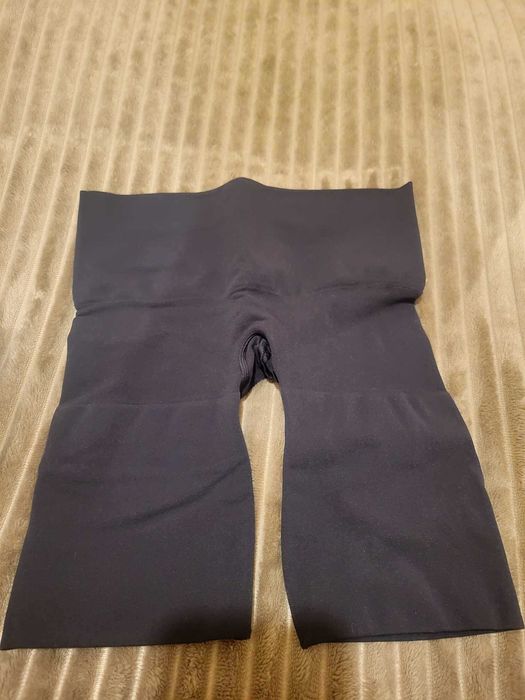 Skims Безшевни къси панталонки с повдигащо дупе вис. талия -чисто нови