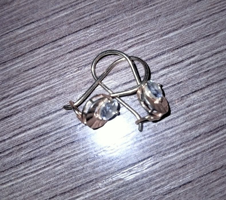 Продам детские золотые серьги