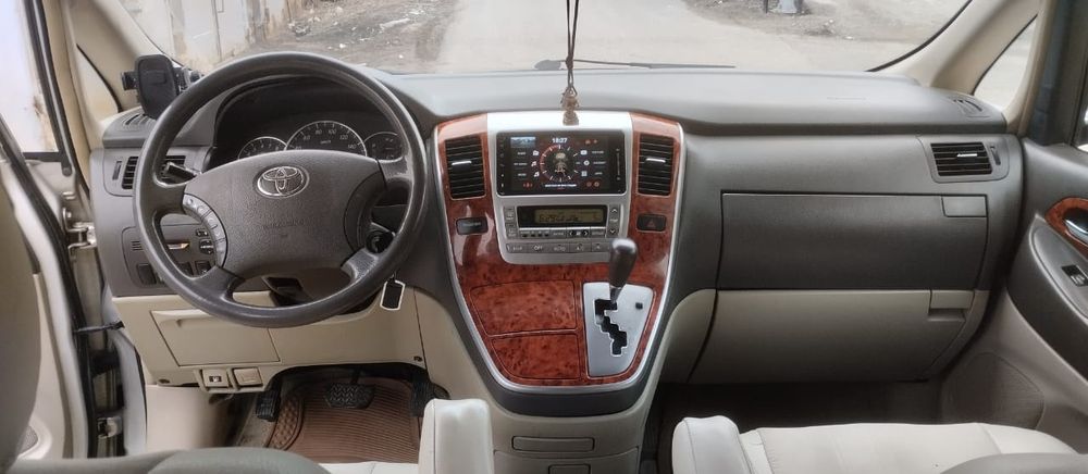 Toyota Alphard г.2003