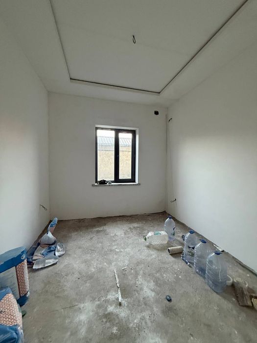 Ийк Ота махалля за Авто Салоном 3 сотки 100 м² 80% готовый