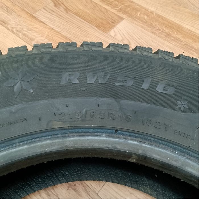 Продам б/у 2 шины