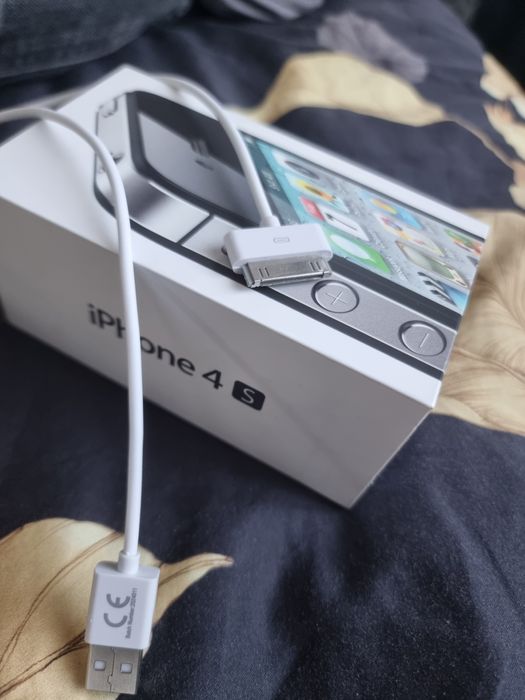 продам айфон 4s с коробкой