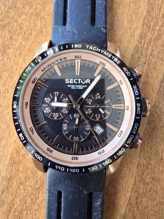 Продавам часовник Sector