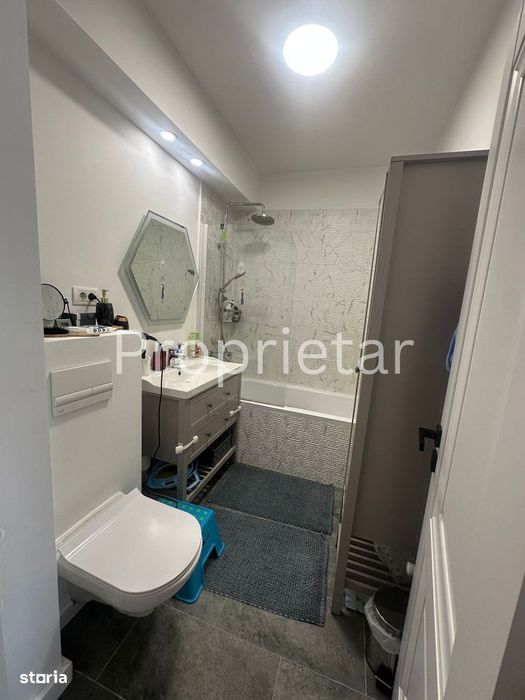 Persoana fizica vand apartament 3 camere 65.6mp cu doua parcari
