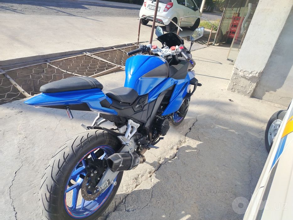 Moto 400 kub sotiladi