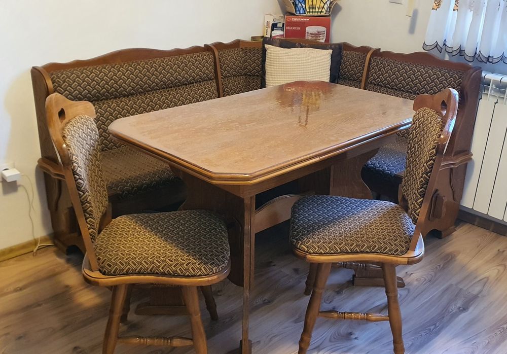 Set canapea - coltar, masa si 2 scaune de bucatarie