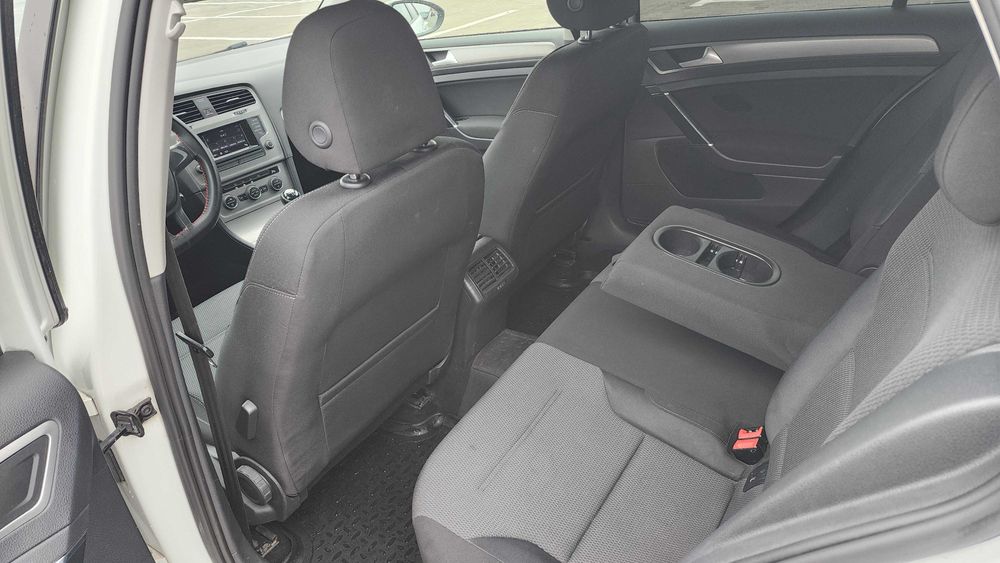 Vând Volkswagen Golf 7