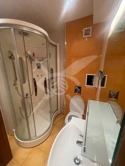 Продава се Тристаен апартамент в Бургас, Възраждане - 110 кв.м за 1206 €/кв.м - Снимка #12