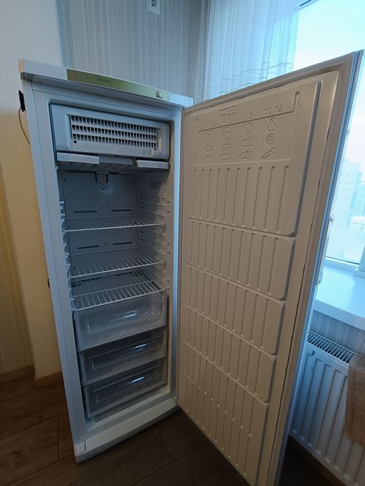 Морозилка indesit .