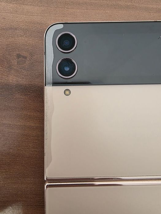 Samsung galaxy flip 4