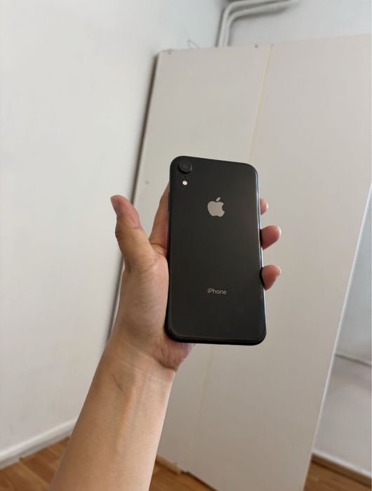 iphone xr 64gb..