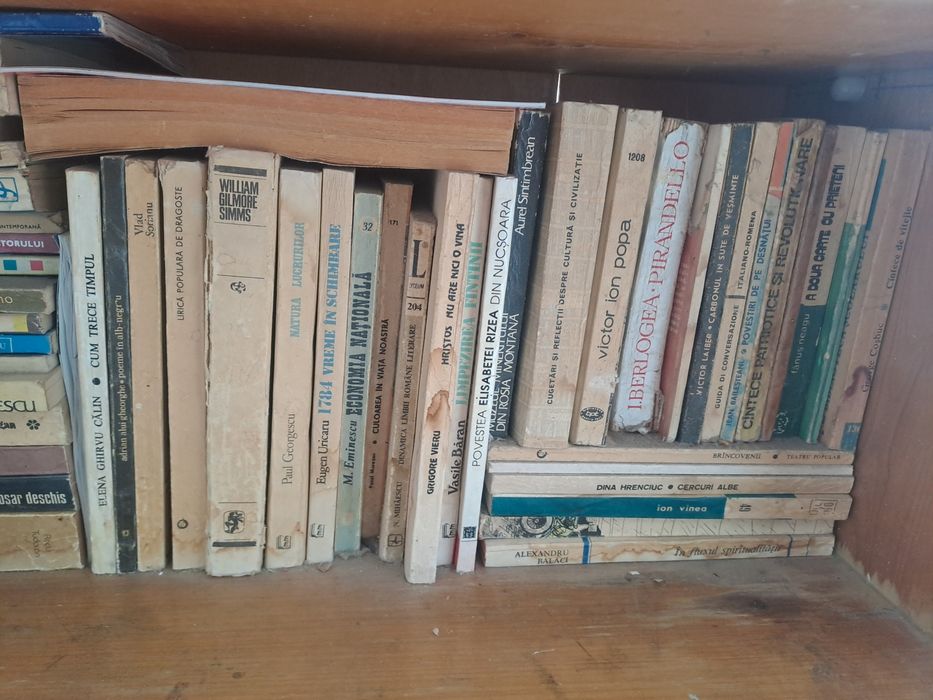 Cărți vechii de vanzare
