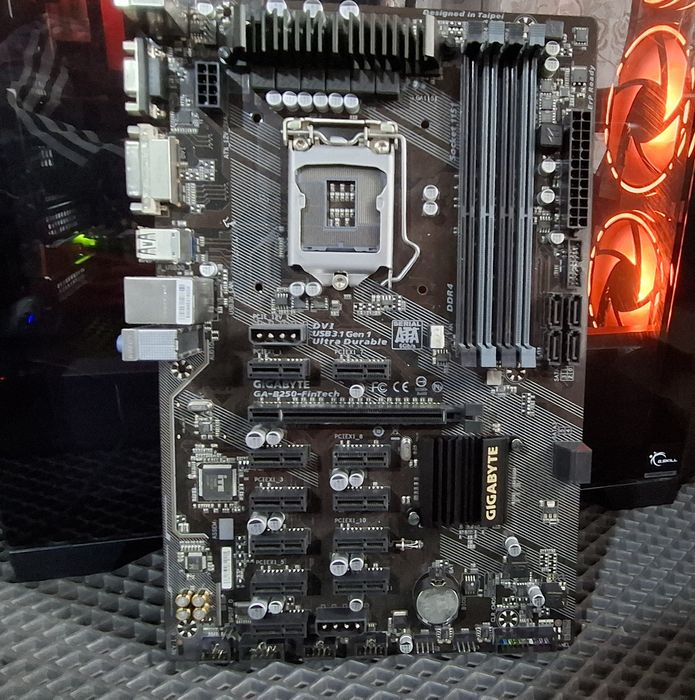 Материнская плата Gigabyte B250M FinTech