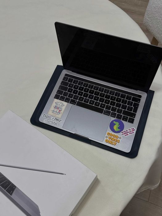 Apple MacBook Pro 13″ 256GB Touch Bar (ноутбук)