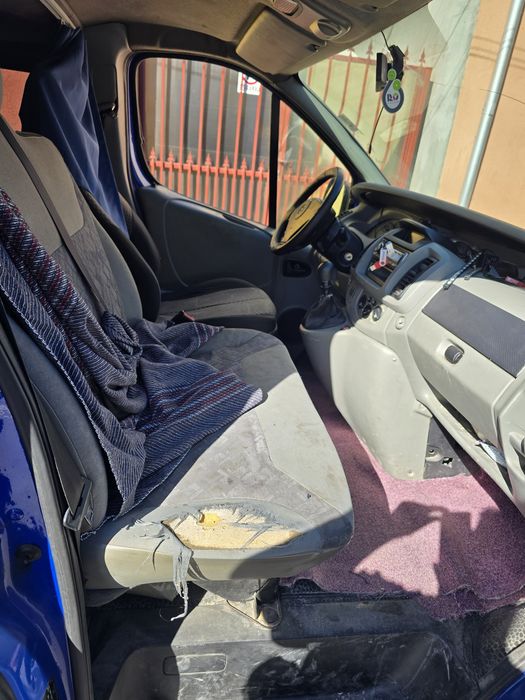 Vând urgent opel vivaro