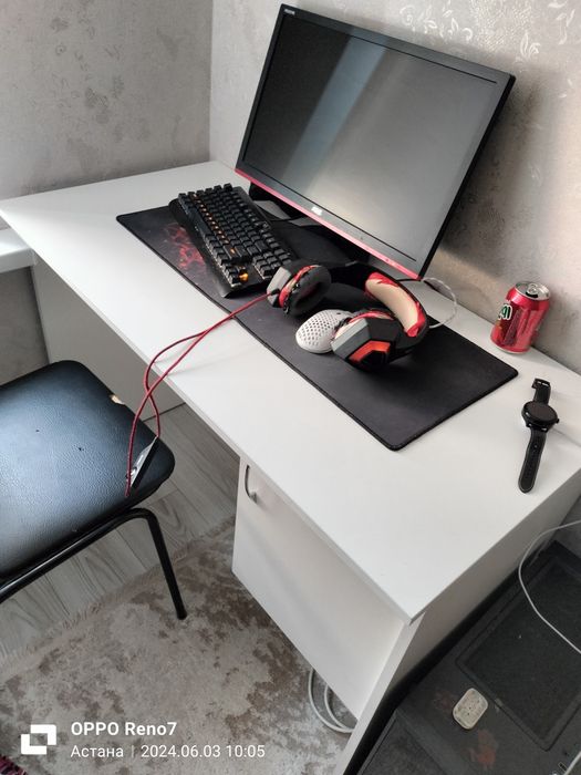 Продам компьютерный стол