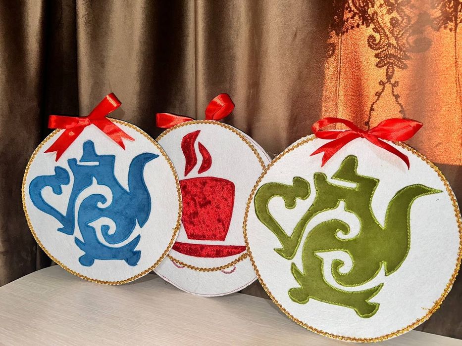 Қолөнер бұйымдары сатылады