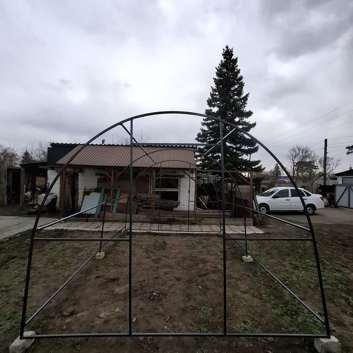 Продам срочно каркас теплицы 3×4 м, высота 220 см.