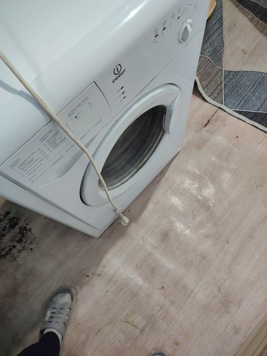Стеральный машина Indesit