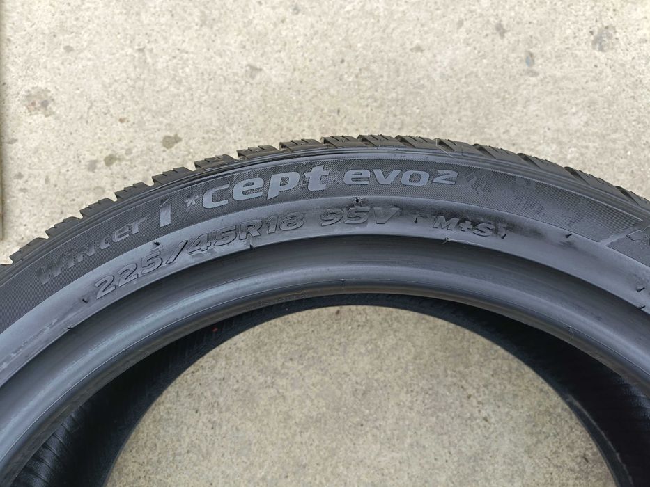 O anvelopa iarna 225 45 18 hankook I*cept evo 2 profil de 7,5 mm