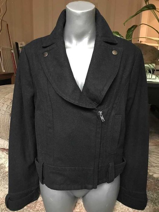 Черно късо дамско палто