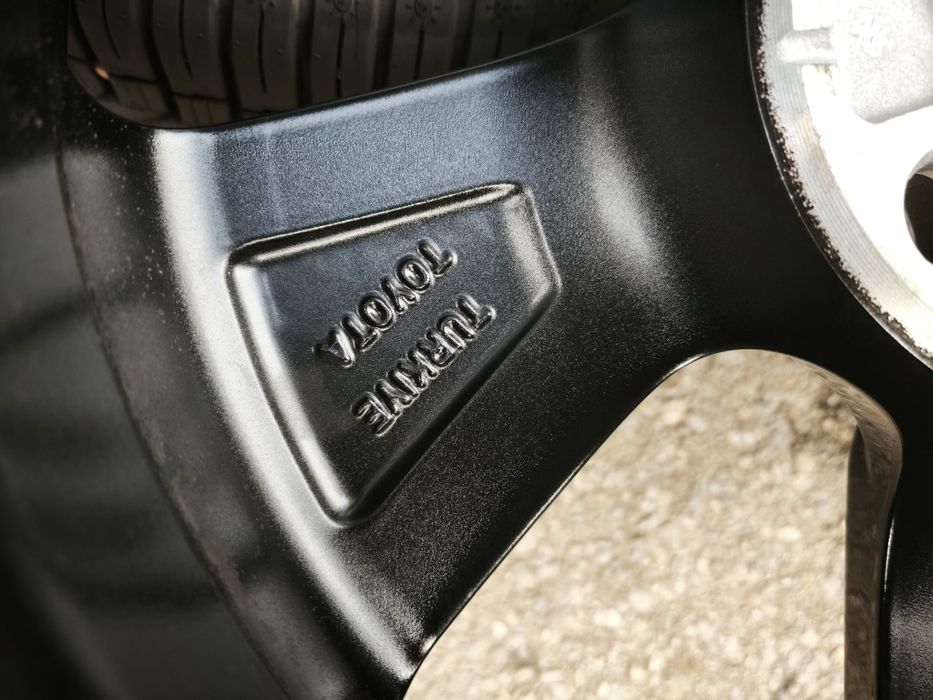16" оригинални алуминиеви джанти за Toyota Yaris Hybrid.