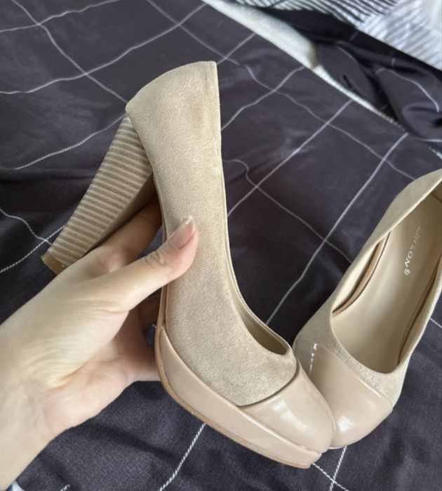 Lin Lon Pantofi cu toc Bej marime 37