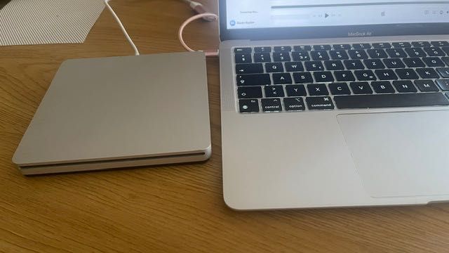 Оригинален външен диск Apple USB SuperDrive (Model No: A1379)
