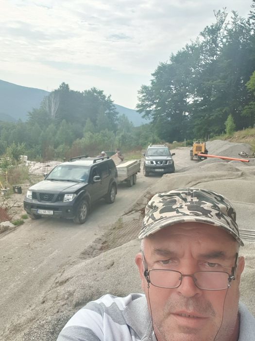 Vând sau schimb Nissan Pathfinder