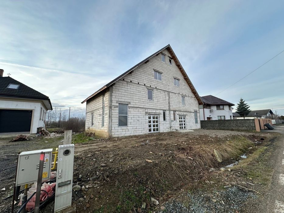 Jumătate de duplex / Duplex întreg la roșu in Săsar, Baia Mare