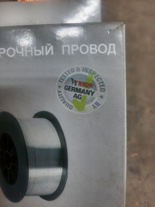 Омеднённая сварочная проволока.