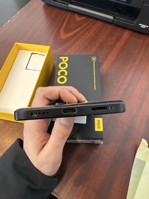 Telefon Poco F5 dunga ecran