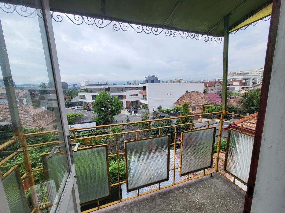 Casa in calcan , zona Iulius Mall , Intre Lacuri