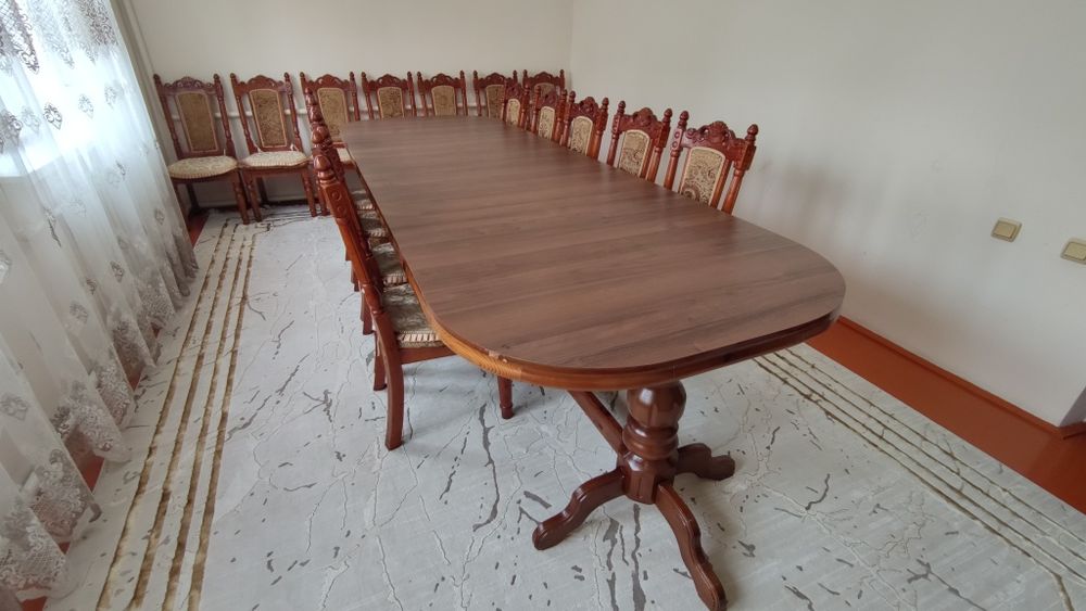Стол со стульями