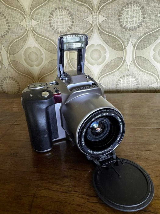 Продавам фотоапарат Olympus IS-200