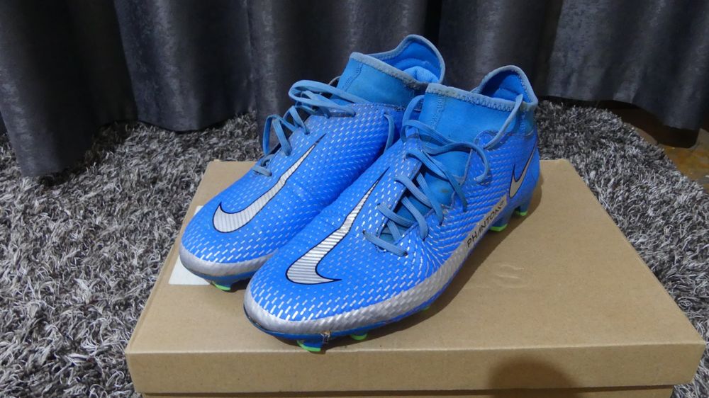 Ghete de fotbal Nike Phantom