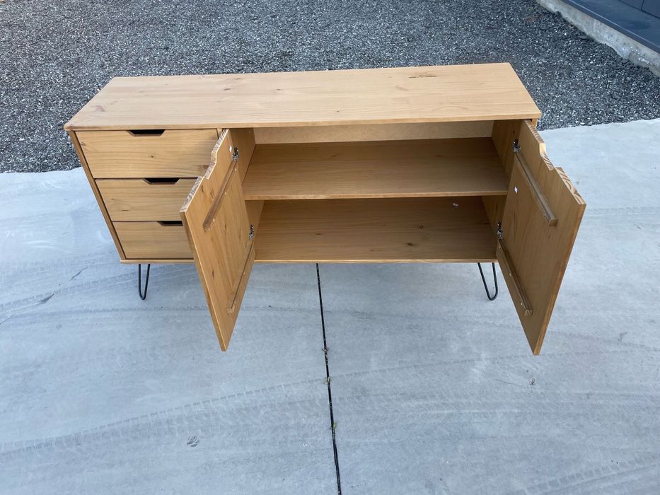 Comodă din lemn masiv cu picioare metalice – Design industrial modern