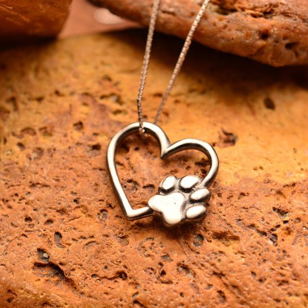 Сребърен медальон 925 Сърце и лапичка – символ на обичта към животните