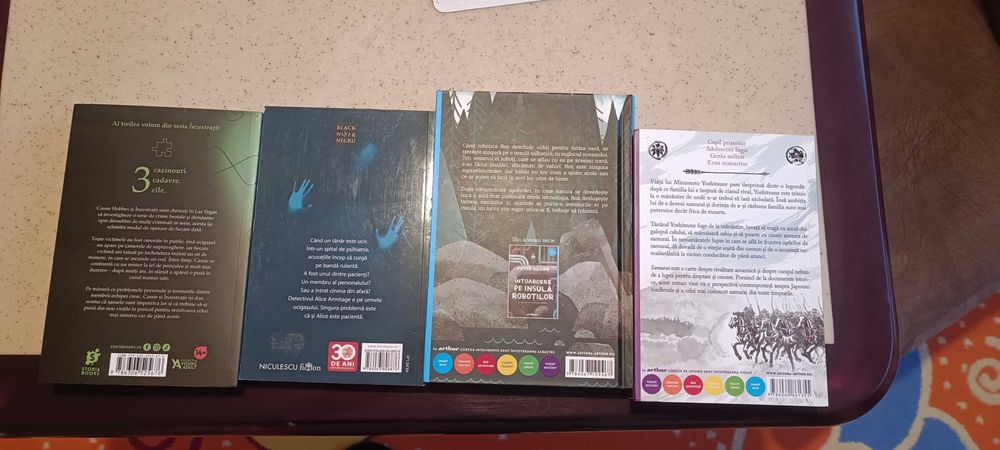 Vând cărți dark romance și thriller